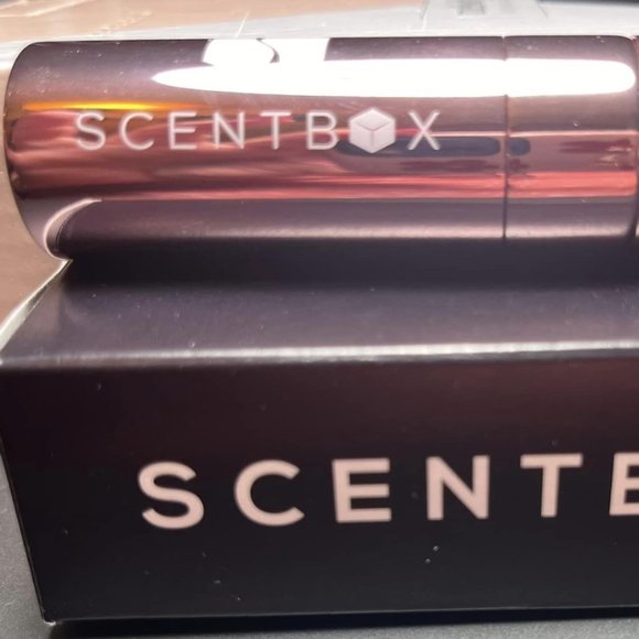 Marc Jacobs DOT perfume in atomizer bottle - Picture 1 of 2